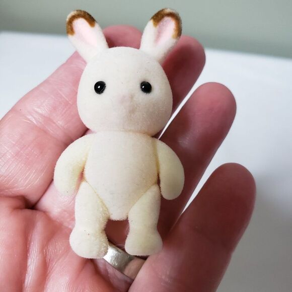 Sylvanian Families Calico Critters Flocked Bunny Rabbit Figure Toy - Picture 2 of 6